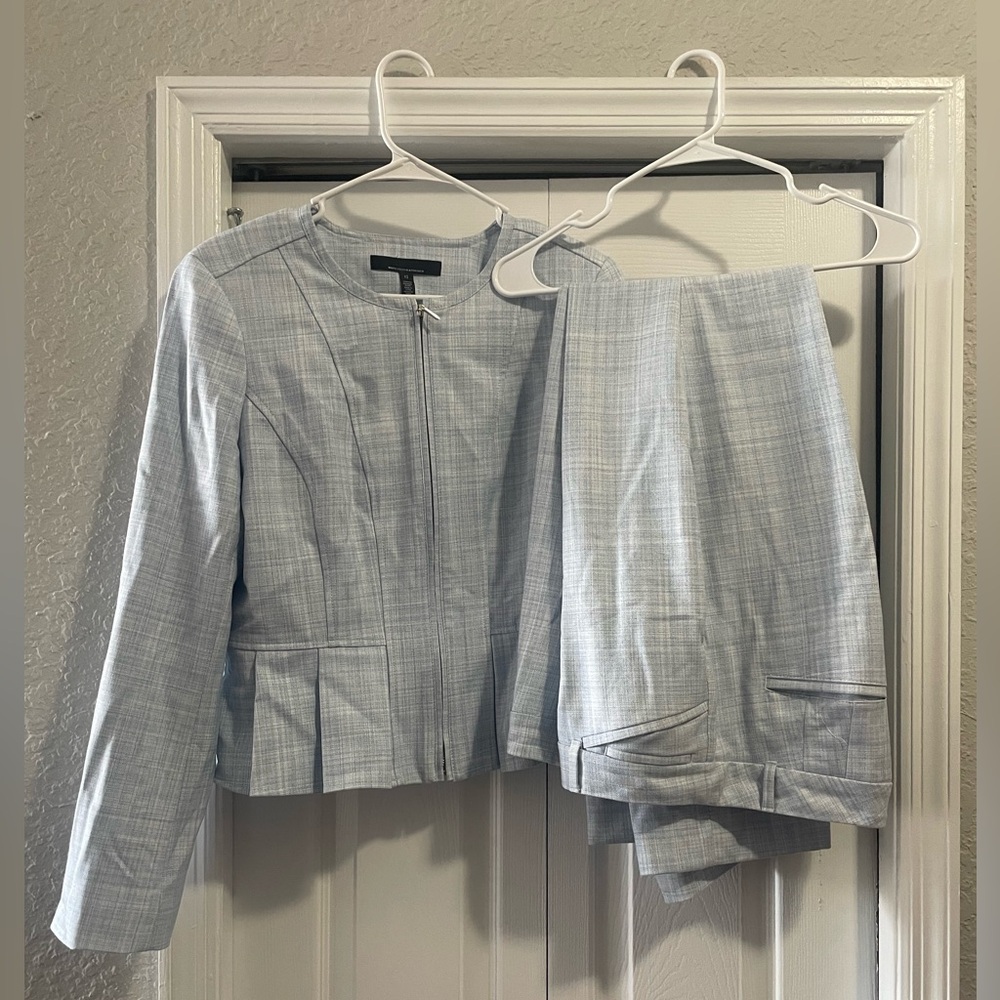 WHBM PANTS SUIT. NEW WITHOUT TAGS